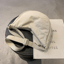 Laden Sie das Bild in den Galerie-Viewer, LARA HEGEDAL - Bauchtasche