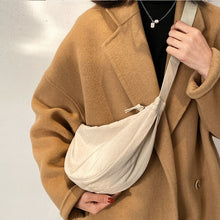 Laden Sie das Bild in den Galerie-Viewer, LARA HEGEDAL - Bauchtasche