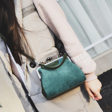 Laden Sie das Bild in den Galerie-Viewer, LARA HEGEDAL - Handtasche aus Cord
