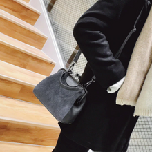 Laden Sie das Bild in den Galerie-Viewer, LARA HEGEDAL - Handtasche aus Cord