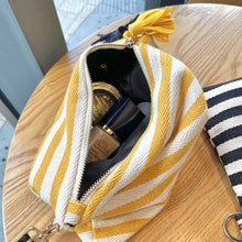 Laden Sie das Bild in den Galerie-Viewer, LARA HEGEDAL - Kosmetiktasche aus Segeltuch-Stoff