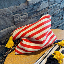 Laden Sie das Bild in den Galerie-Viewer, LARA HEGEDAL - Kosmetiktasche aus Segeltuch-Stoff