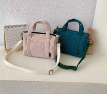 Laden Sie das Bild in den Galerie-Viewer, LARA HEGEDAL - Handtasche aus Cord
