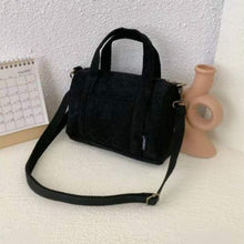 Laden Sie das Bild in den Galerie-Viewer, LARA HEGEDAL - Handtasche aus Cord
