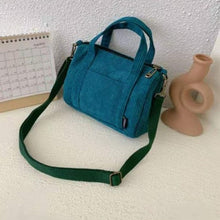 Laden Sie das Bild in den Galerie-Viewer, LARA HEGEDAL - Handtasche aus Cord