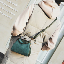 Laden Sie das Bild in den Galerie-Viewer, LARA HEGEDAL - Handtasche aus Cord